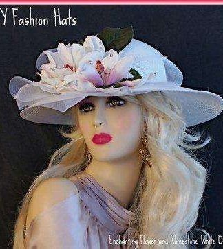 whiteweddinghats_hatsforchurch_floralhats_womensdesignerhats_hatsforbrides_hatsforwoman_dresshatsforwomen Dress Hats For Women, Kentucky Derby Hats, Hats For Horse Races, Haute Couture Fashion Hats, Formal Wedding Hats, Bridal Headpiece, Cocktail Hats, Mother Of The Bride Hats, Sinamay Straw Hats, Large Big Brim Hats, Hats For Horse Races, Church Sabbath Hats, Satin Hats, Pillbox Veil Hat, Ladies Designer Dress White Kentucky Derby Custom Hat